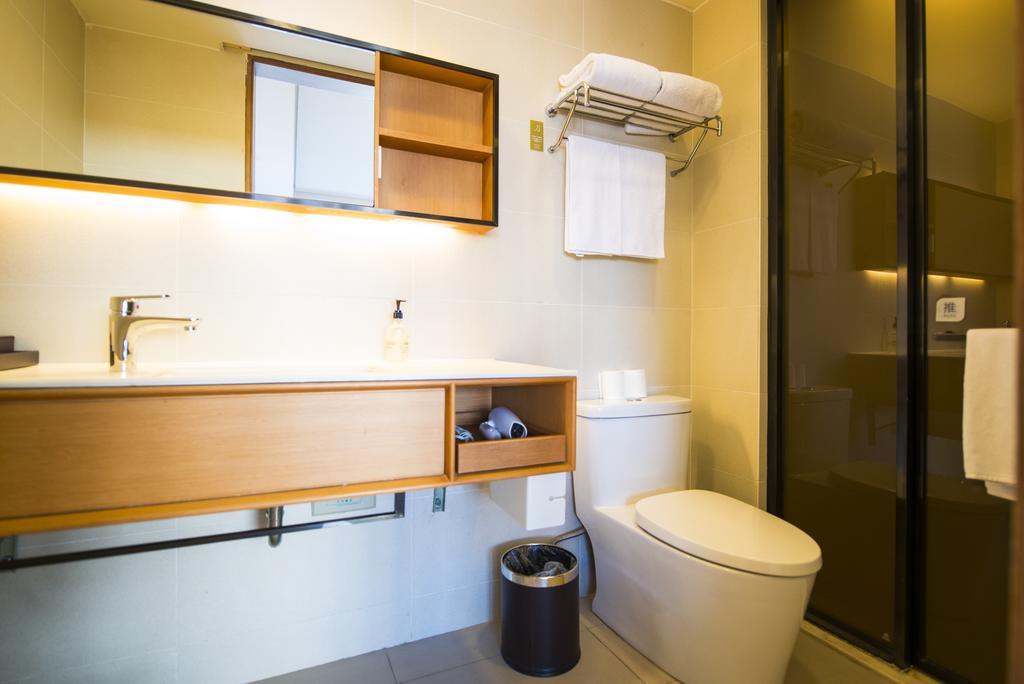 Ji Hotel Shanghai Xujiahui Bagian luar foto