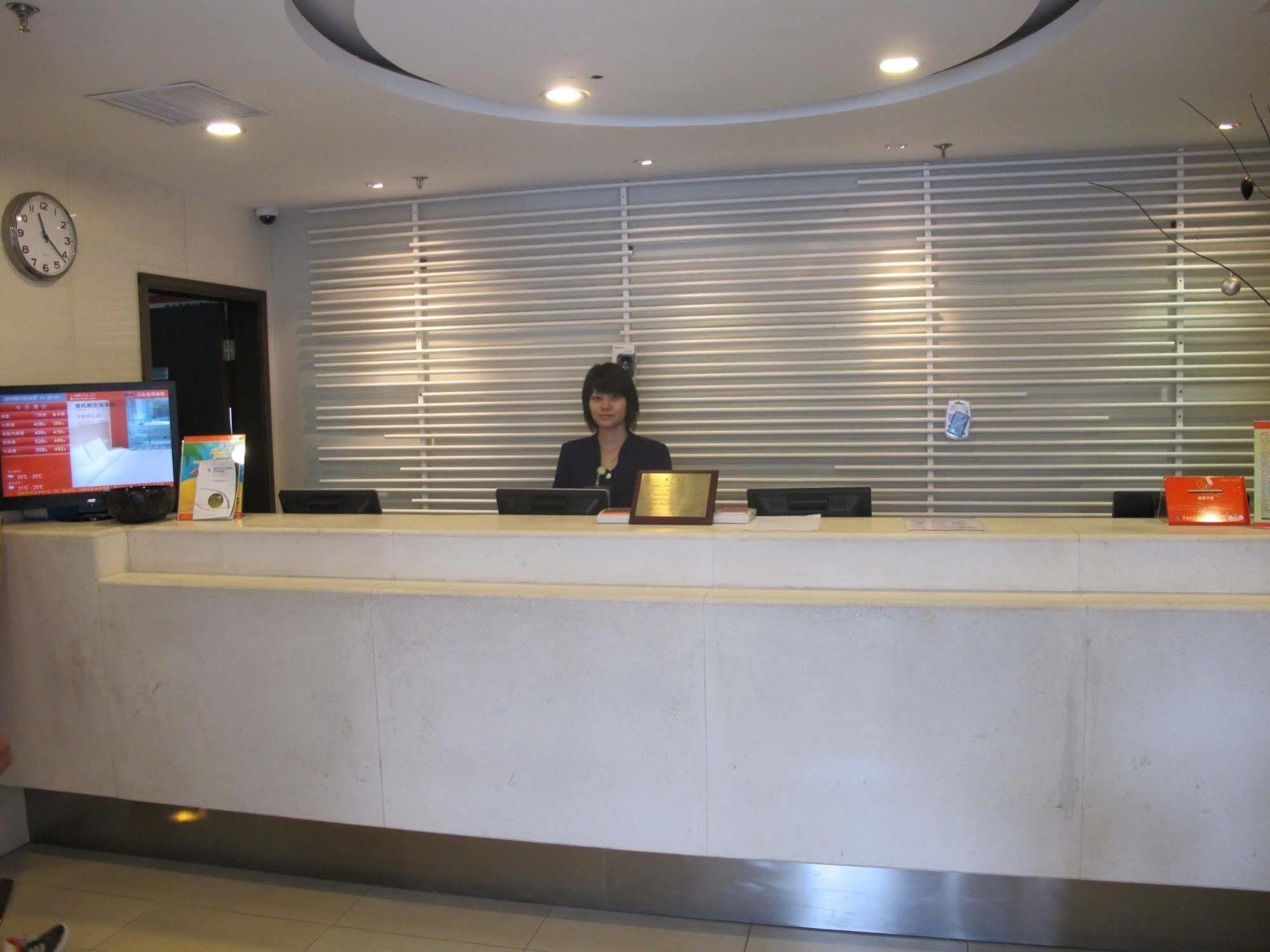 Ji Hotel Shanghai Xujiahui Bagian luar foto